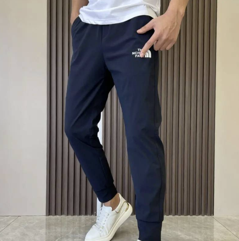 North Face™| Unisex ultra-fast drying and ultra-stretch pants.